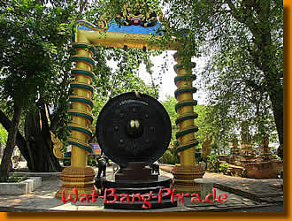 Ein riesiger, ca. 5 Meter grosser antiker Gong aus Thailand Wat Bang Phra